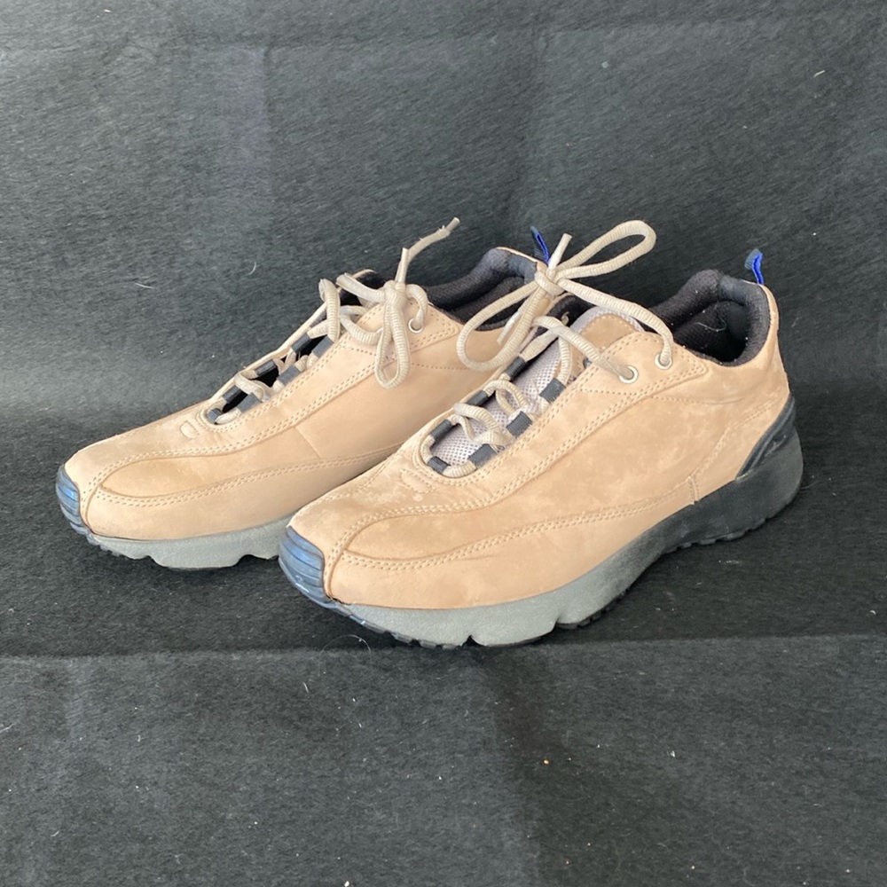 ECCO women’s town suede tennis shoes